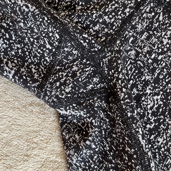 Lululemon EUC Wunder Under Pant (Hi-Rise)
Luon Suited Jacquard Black White - Picture 8 of 14